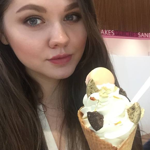 Meet your Posher, Viktoria - Picture 1 of 1